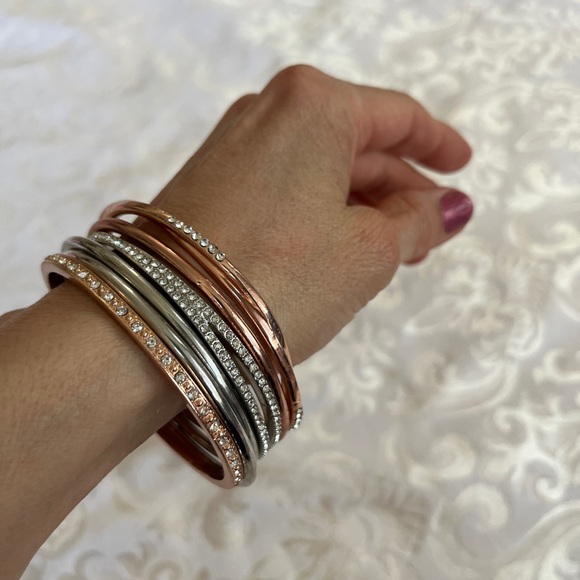 A set of sparkly circle bracelets - Picture 3 of 6